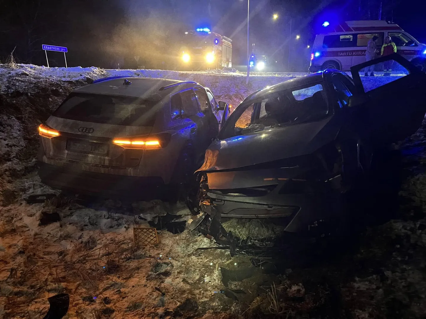 Kanepi vallas juhtus liiklusõnnetus, kus lumistes oludes põrkasid kokku kaks sõiduautot.