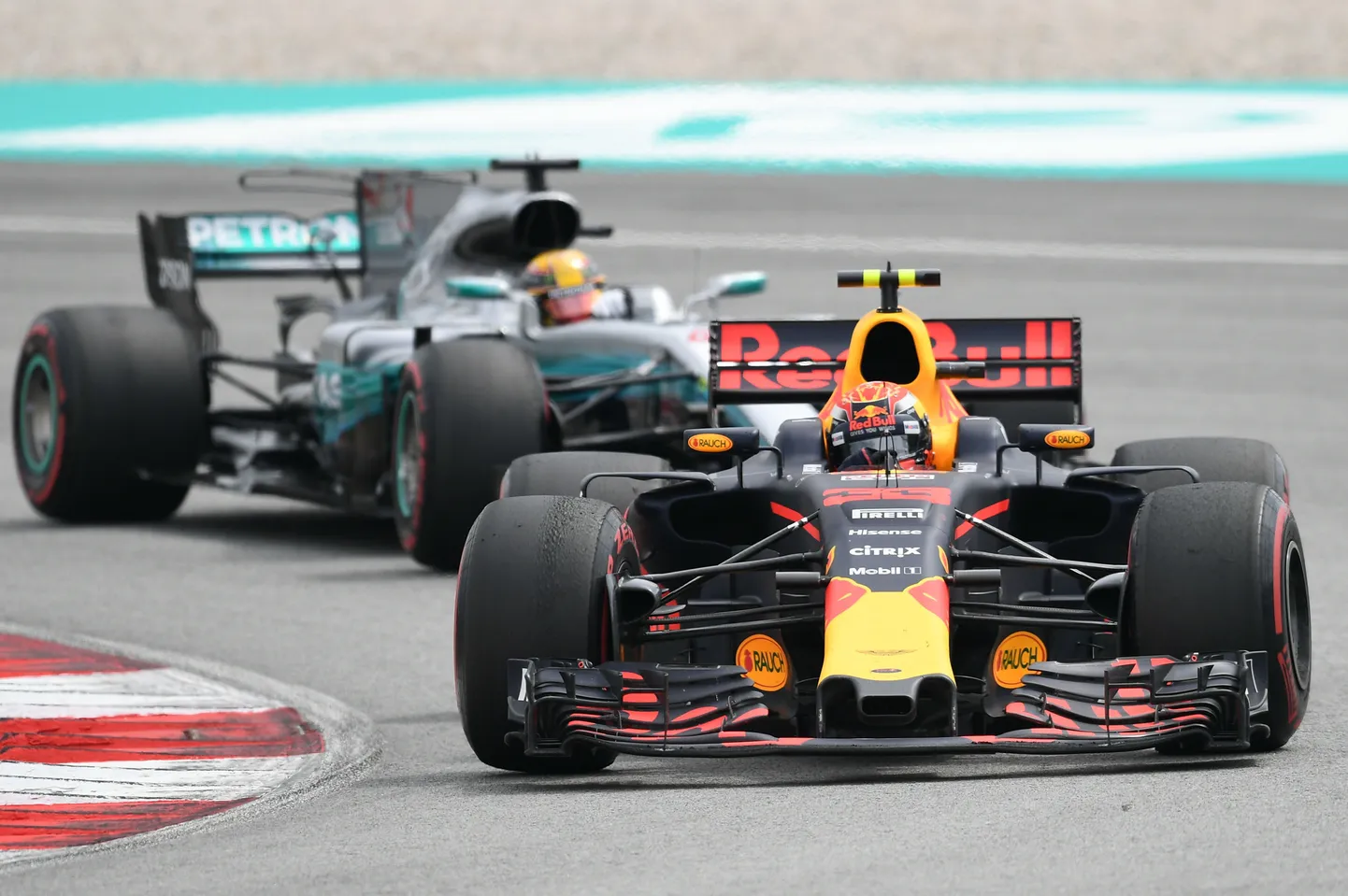 Max Verstappen võitis Malaisia GP.
