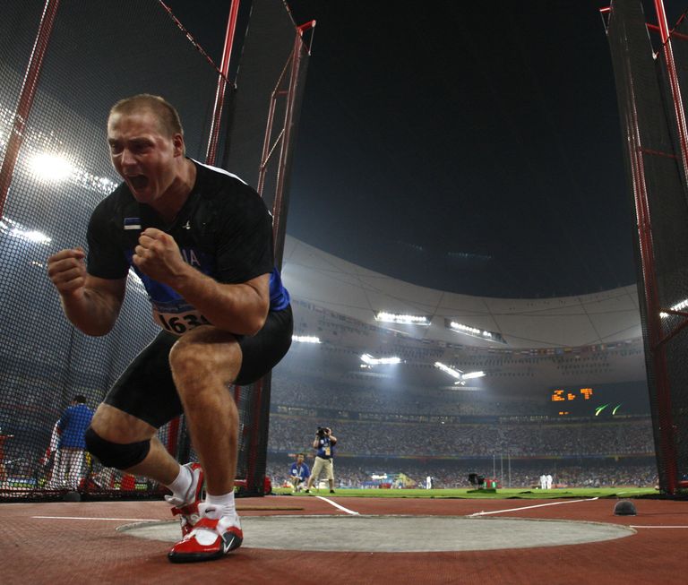 Великий Герд Кантер простился со спортом. На фото золотой бросок Кантера на ОИ-2008 в Пекине.