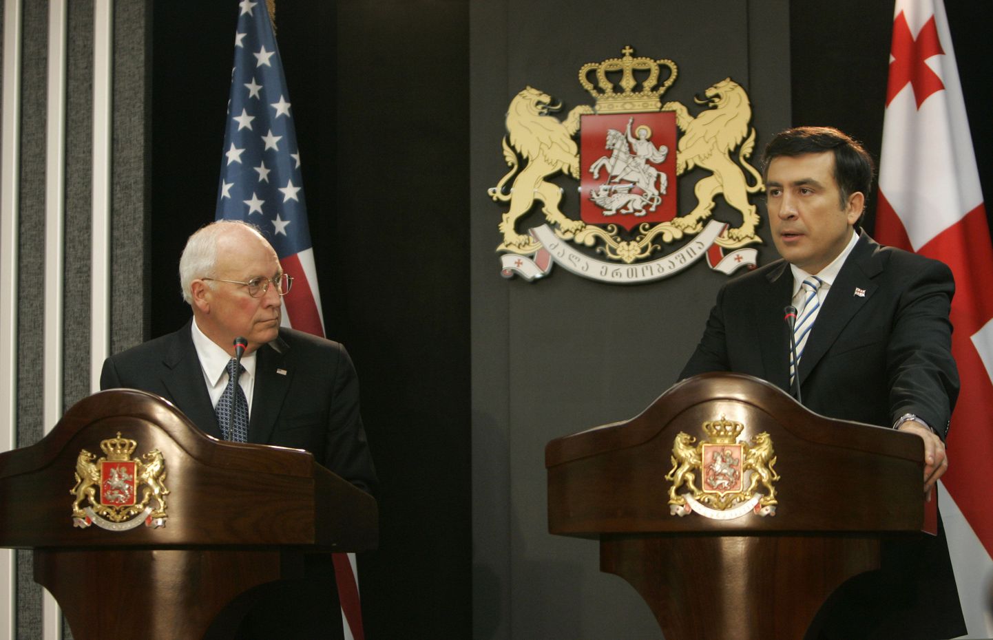 Gruusia president Mihheil Saakašvili andmas pressikonverentsi koos USA asepresidendi Dick Cheneyga.