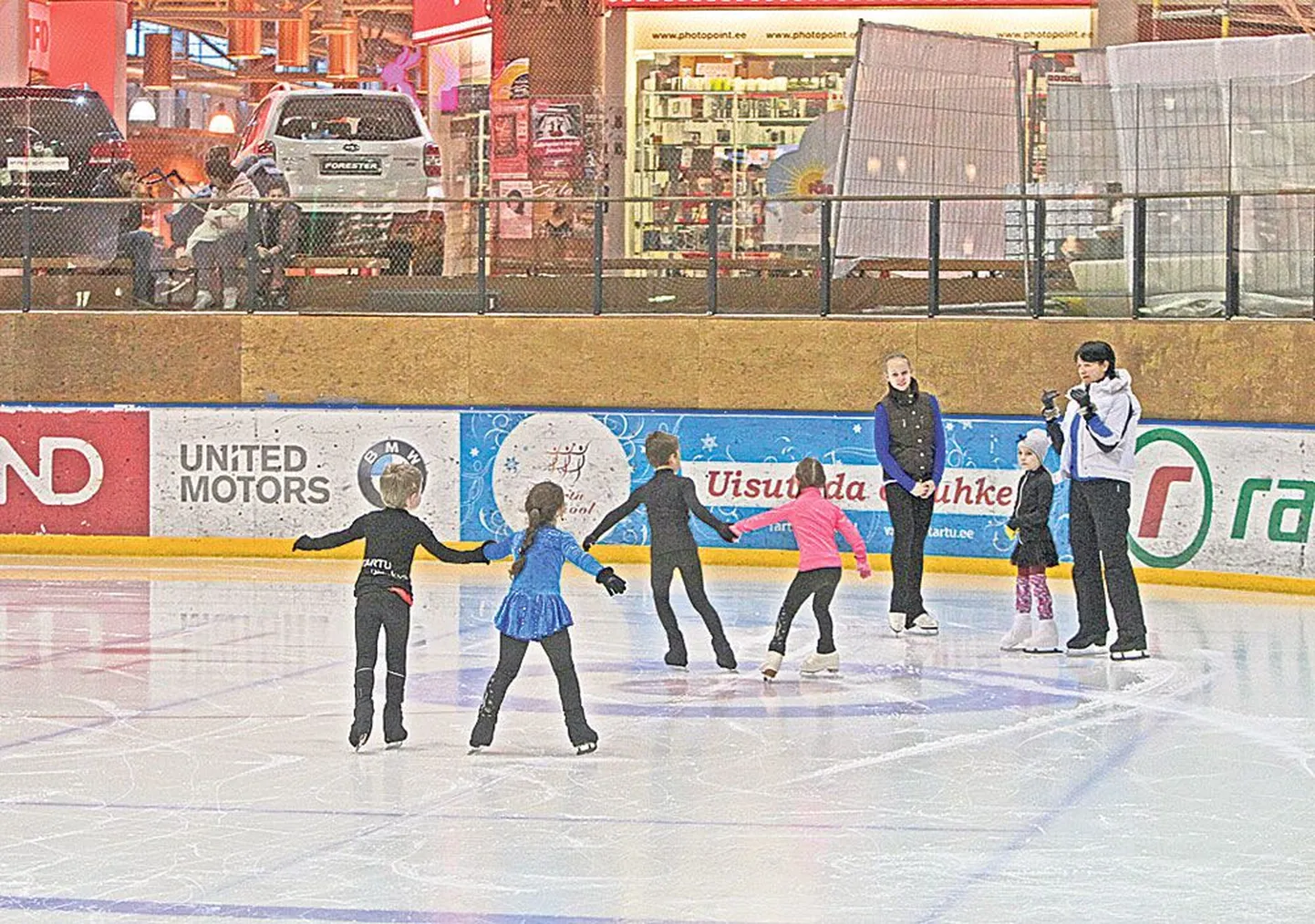 Lõunakeskuse jääl treenib iga päev kümneid eri vanuses noori. Nende seas võib olla Eesti järgmine olümpialootus.