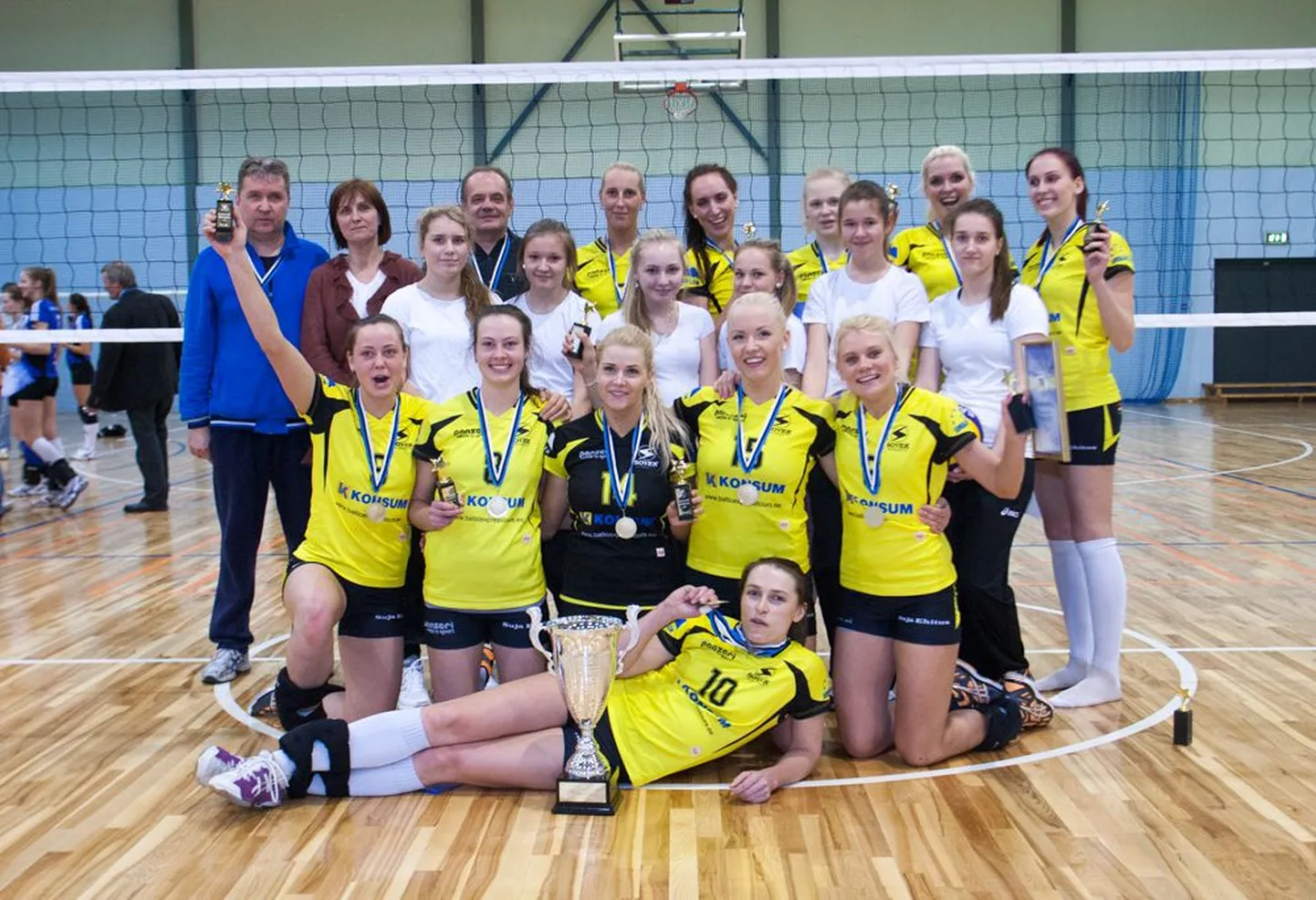 Võrkpallinaiskond Viljandi Metall alistas neljapäeval Eesti meistrivõistluste finaalseerias kolmandat korda Famila / Võru VK naiskonna ning kindlustas sellega endale neljanda järjestikkuse meistritiitli.