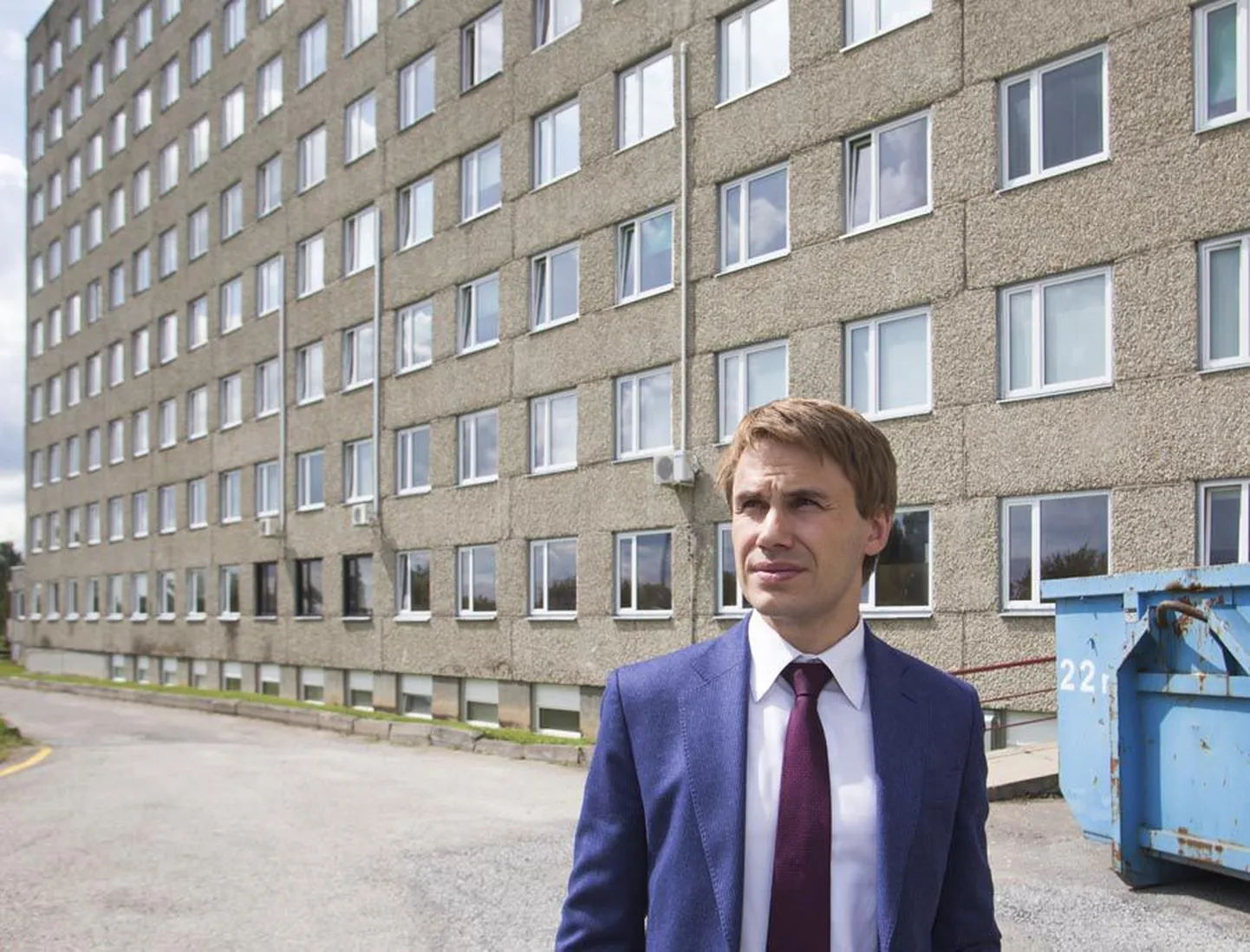 Tervise- ja tööminister Rannar Vassiljevi sõnul pole riigil kavas maakondlikke üldhaiglaid suurte kliinikumidega vägisi ühendada. Küll aga peab ta meditsiini arenemist ja rahvastiku hõrenemist arvestades vältimatuks, et nende koostöö tiheneb veelgi.