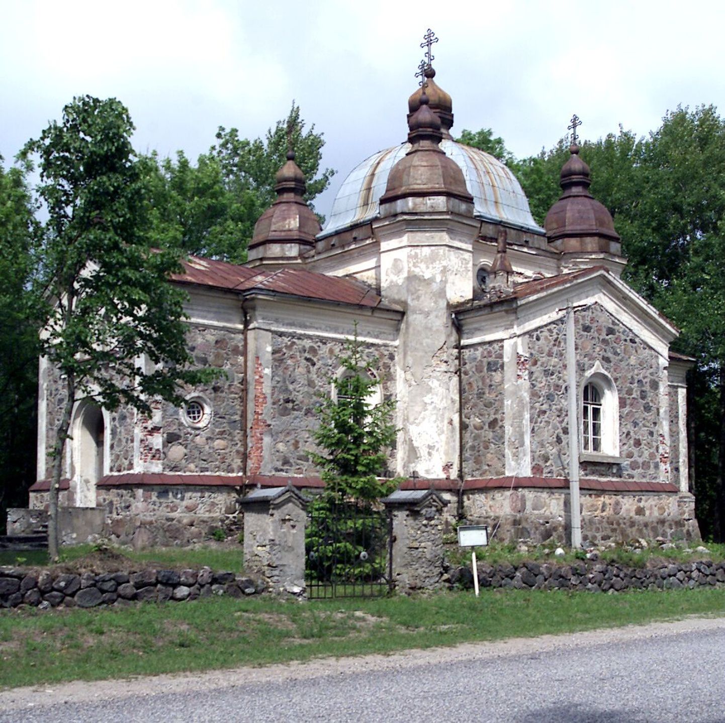 Pärnumaal Tõstamaa vallas asuv Kõpu kirik.