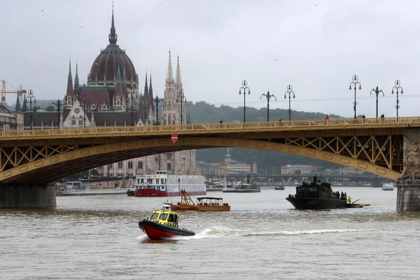 Õnnetus leidis aset Budapesti ühe tuntuima vaatamisväärsuse, Ungari parlamendihoone lähedal.