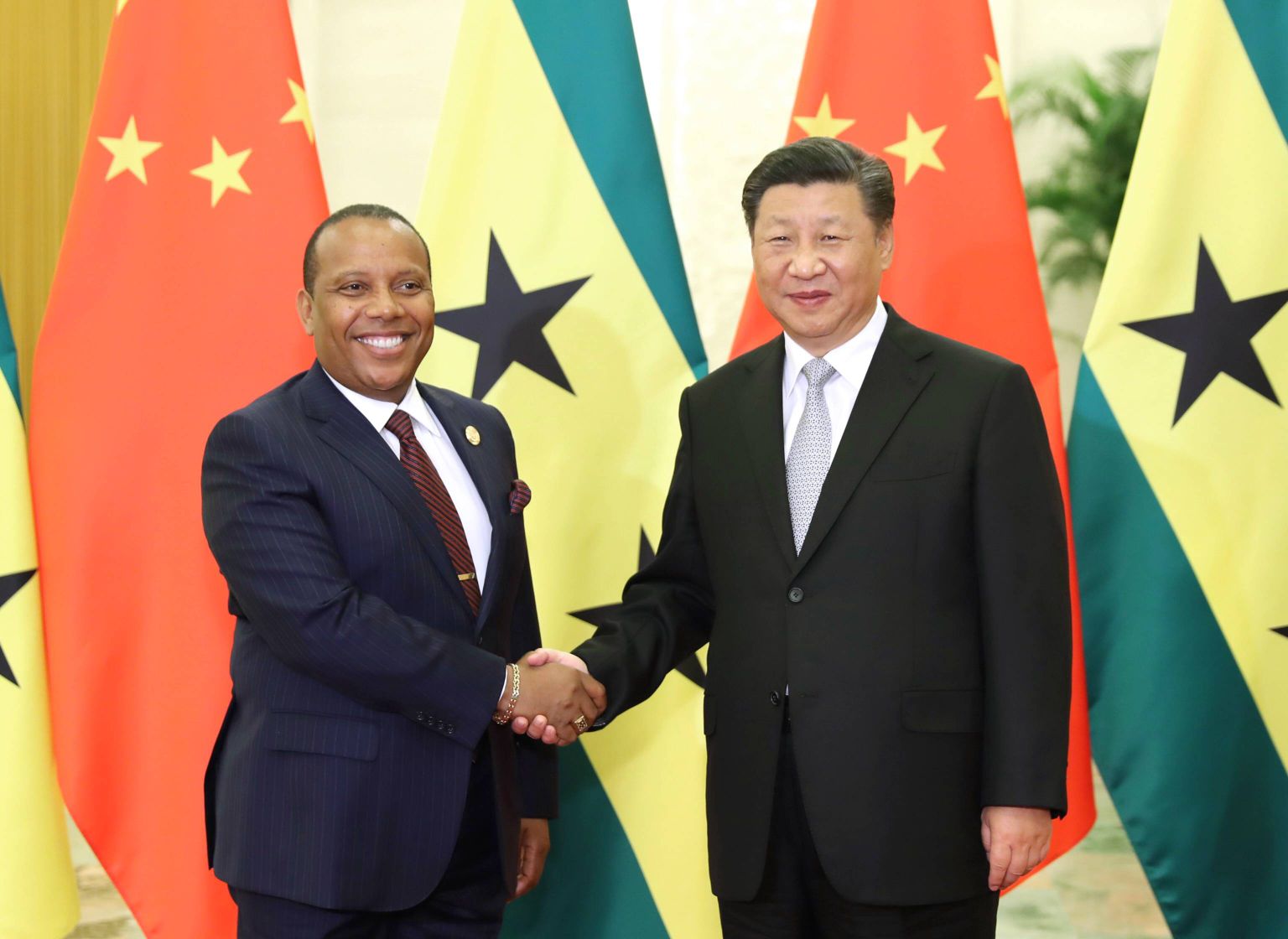Hiina president Xi Jinping võõrustas 2018. aasta 5. septembril São Tomé ja Príncipe peaministrit Patrice Trovoadat Pekingi Rahva Suures Aulas.