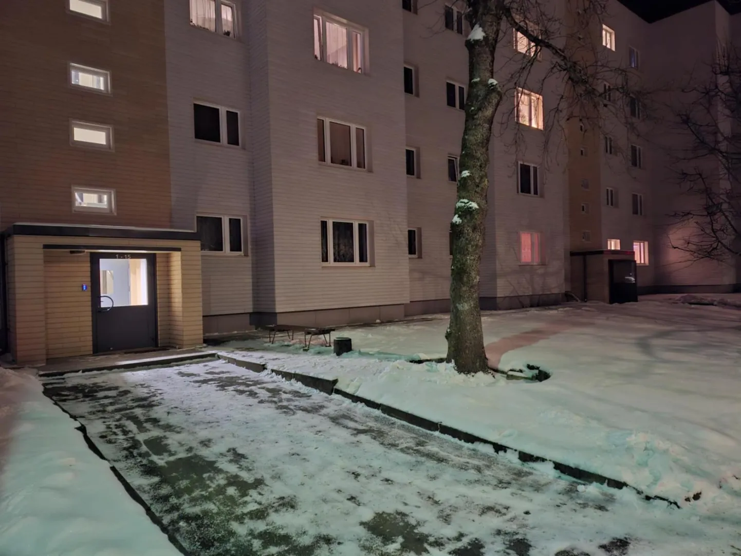 Kolmapäeva õhtul kutsuti päästjad Riia maantee kortermajja, sest selle koridoris oli suitsu.