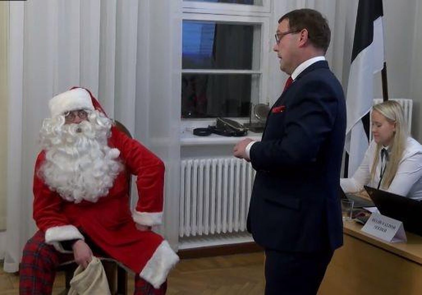 Viljandi linnapea sai jõuluvanalt ankru.