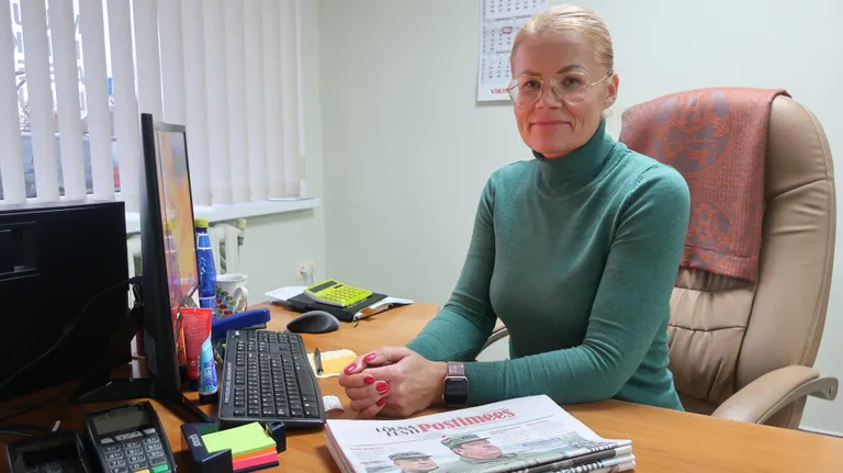 Lõuna-Eesti Postimehe tellimusi on iga kuu üsna palju, väitis Põlvas aadressil Oja 7 töötav Annika Suik. Aktiivselt kasutavad Põlvamaa inimesed sealsamas ka võimalust ajalehte kuulutusi panna: jõuavad need ju mitme maakonna inimesteni lausa kolm korda nädalas.