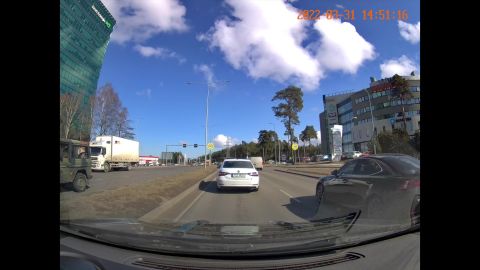 Дорожные понты: в Таллинне агрессивные водители выясняли отношения прямо на дороге