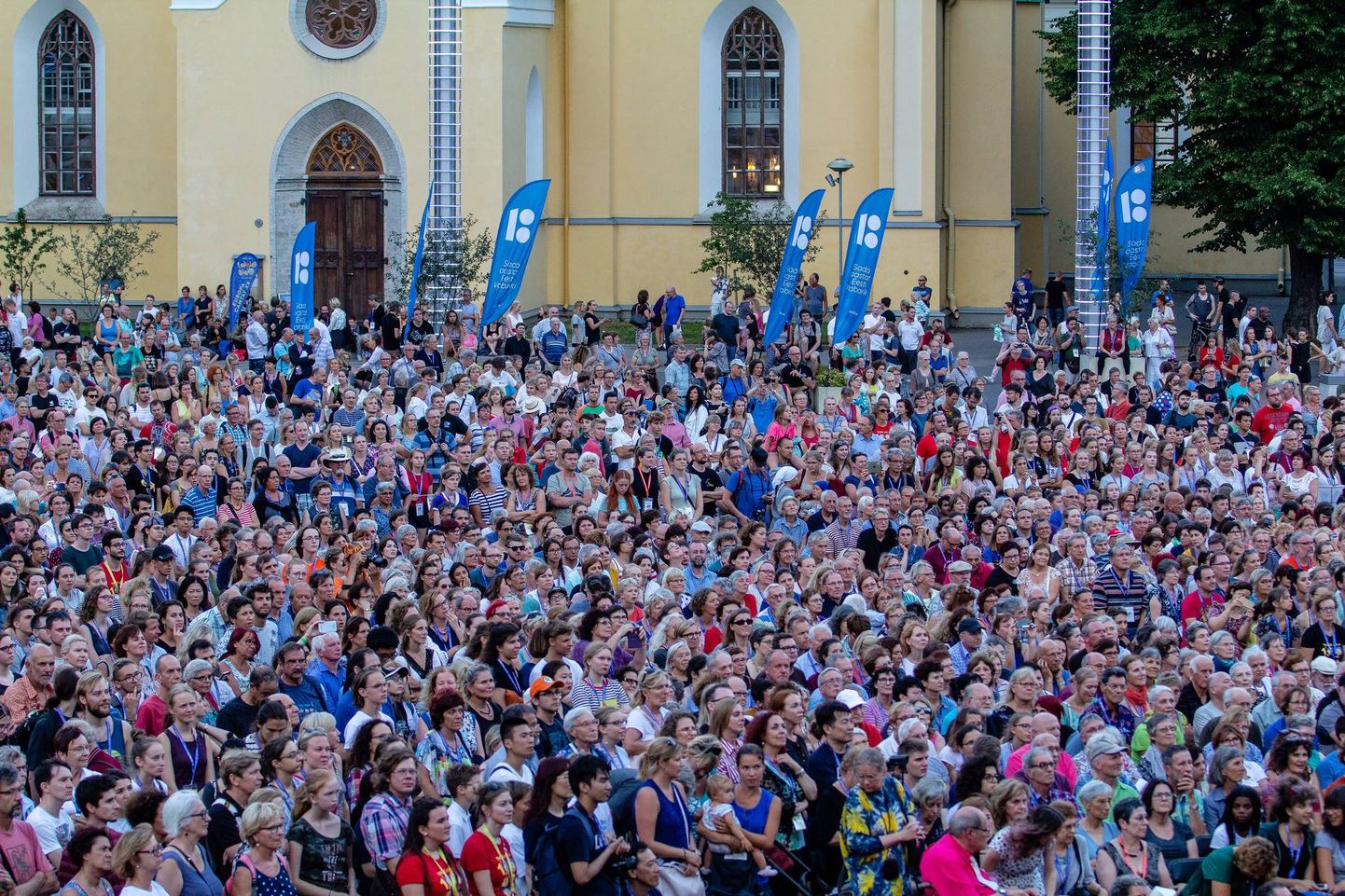 Europa Cantat XX Tallinn 2018 avakontsert 28. juulil: kohal oli 4000 koorilaulu sõpra. Kontserte ja muud põnevat toimub kuni 5. augustini. Programm: https://ectallinn2018.ee/et/programm/