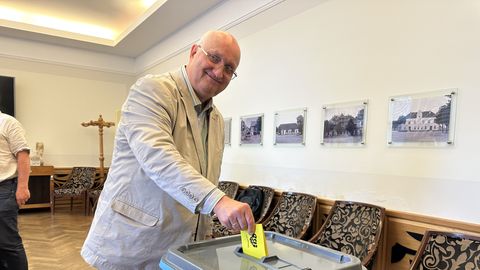 GALERII ⟩ Rahvahääletus algas leigelt