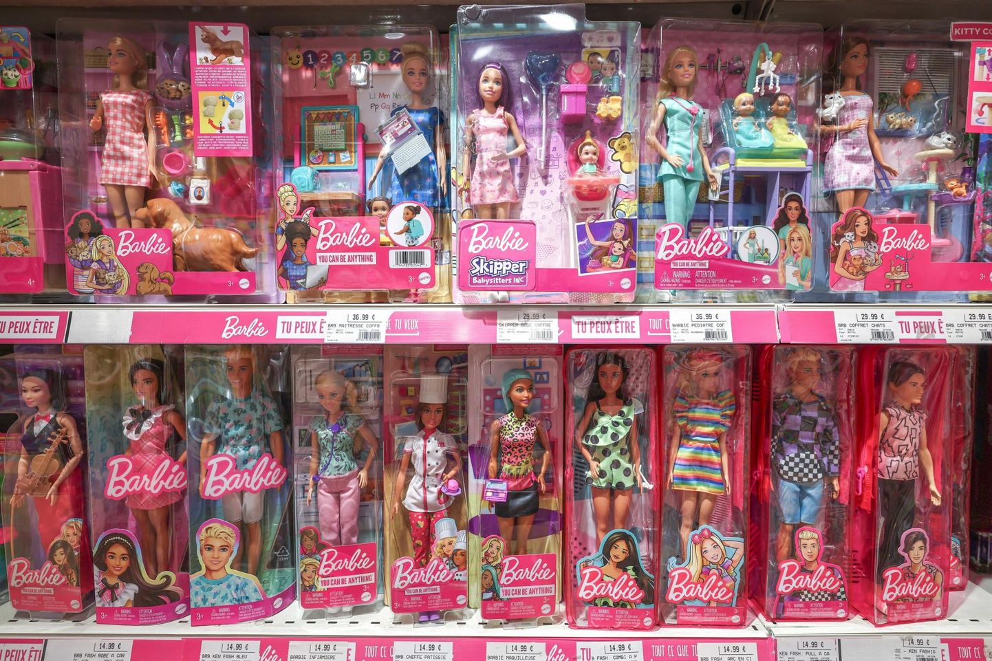 Barbie nukud poeriiulil Nice’is (Prantsusmaa).