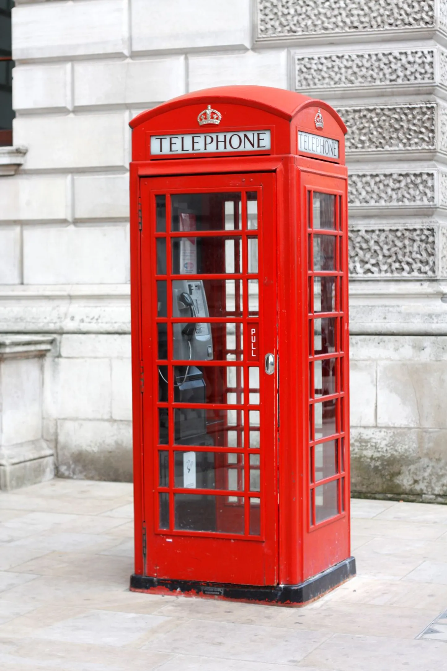 Знаменитая лондонская телефонная будка