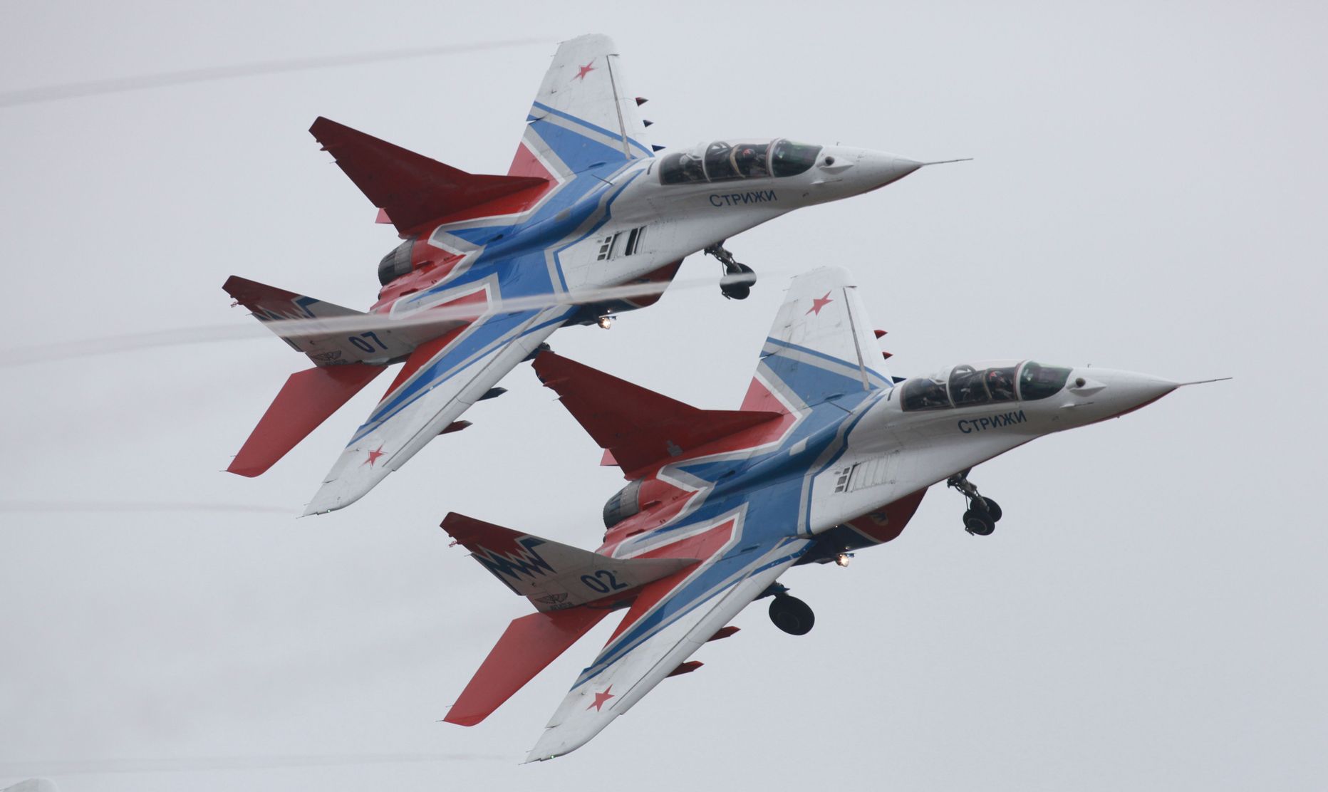 Vene õhujõudude MiG-29 hävitajad õhušõul.