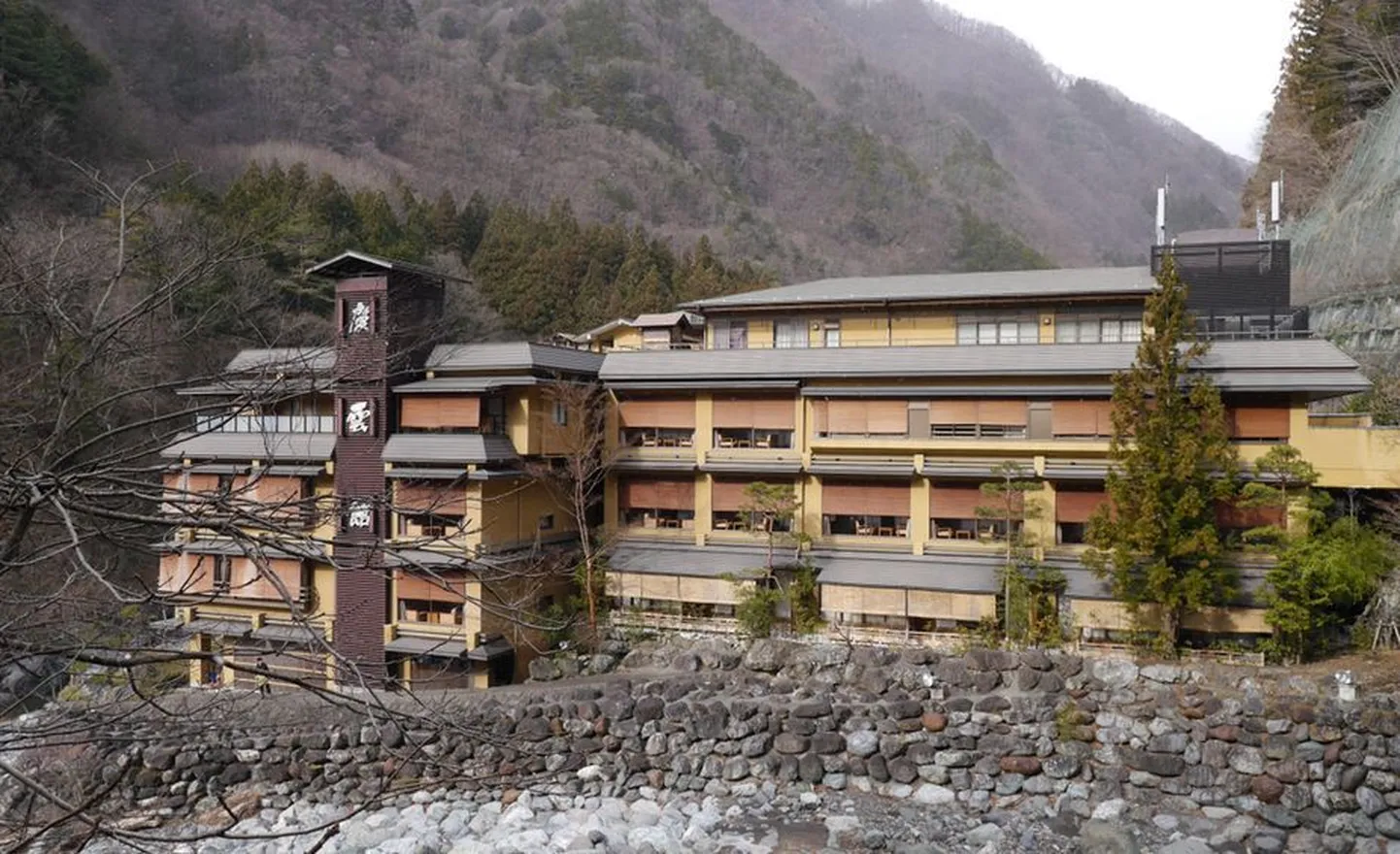 Nishiyama Onsen Keiunkan hotell