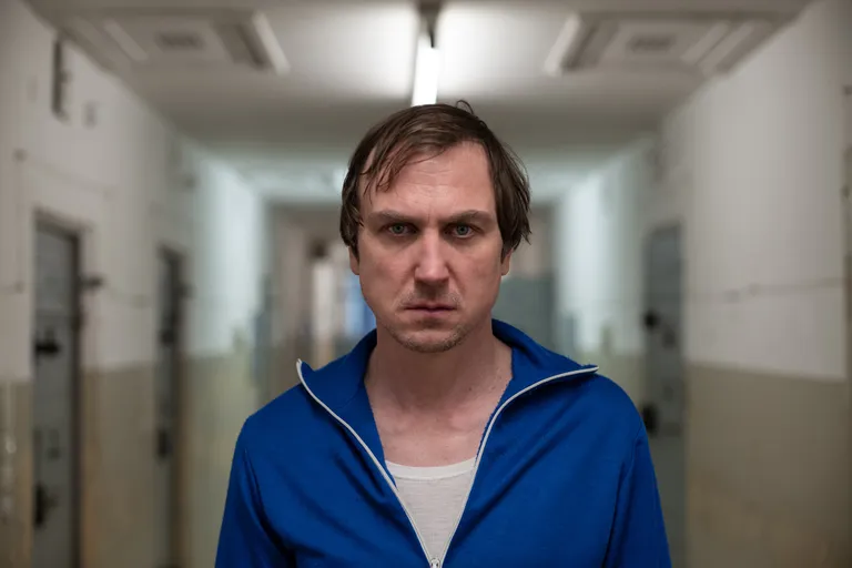 Франц Вальтер (Ларс Айдингер) за считанные годы из сотрудника госбезопасности превратился в ее жертву.