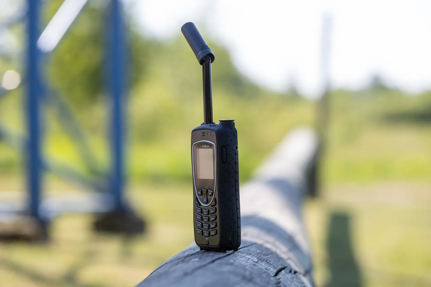 Satelliittelefon Iridium Extreme töötab ühtviisi nii koduses Eestis kui kõikjal maailmas, kas või keset ookeani. Hinnakirigi on sama.