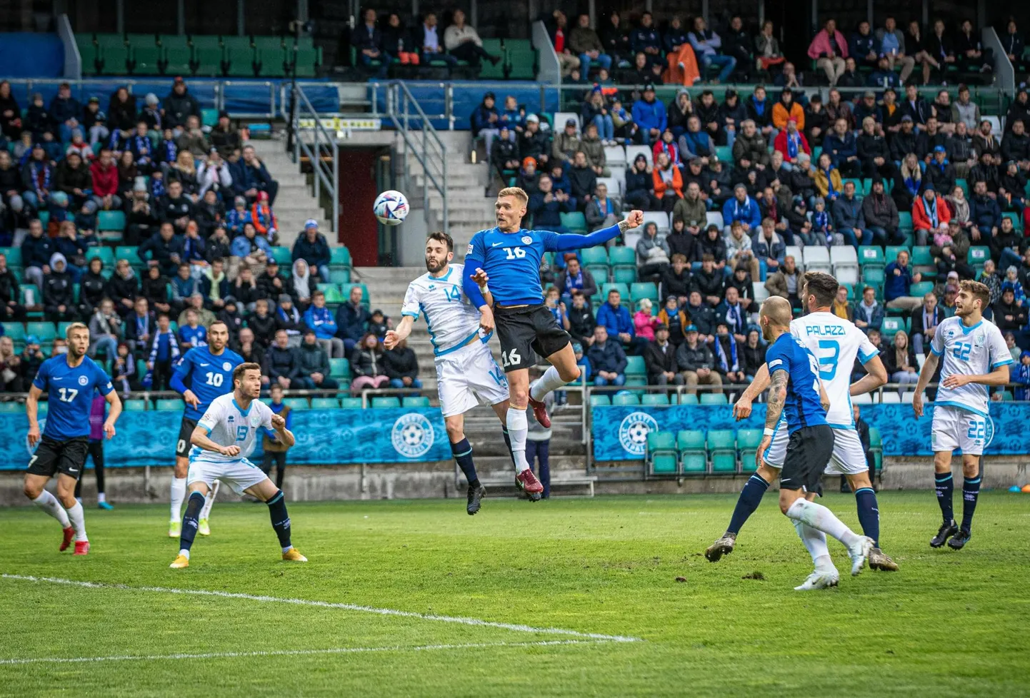 Joonas Tamm (pealelöögil).
