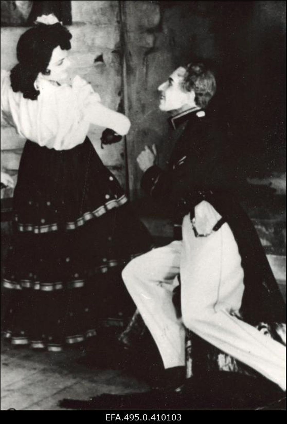 Jenny Siimon ja Voldemar Paldre Bizet' ooperis «Carmen» teatris Estonia, 1947