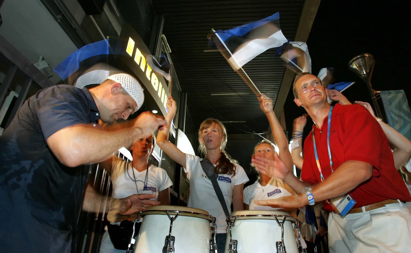 Indrek Pertelson ja Jüri Jaanson 2004. aasta Ateena olümpial tähistamas medalivõite.