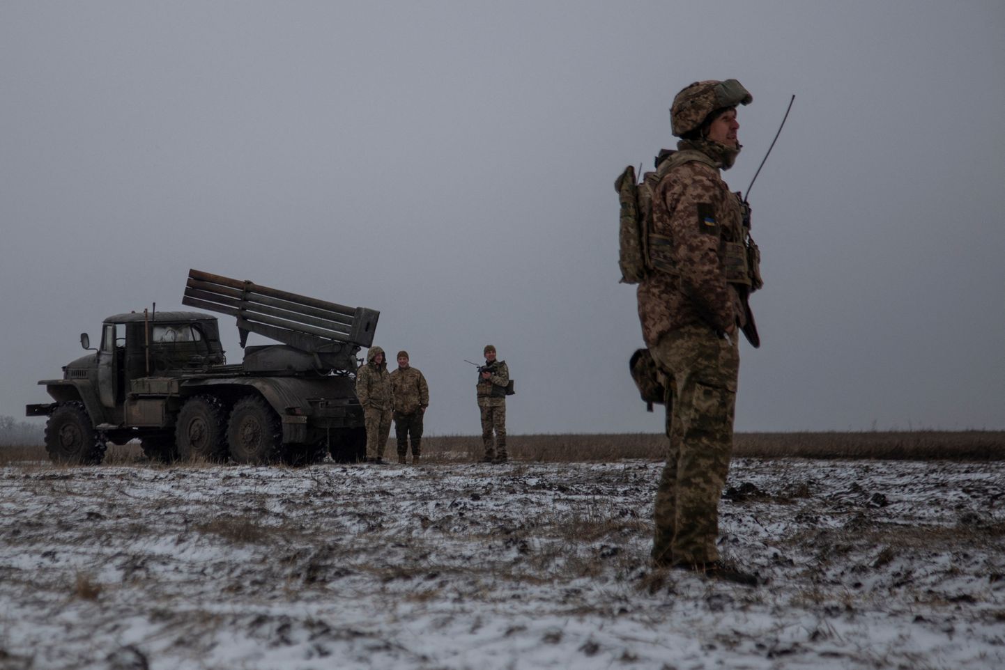 Ukraina sõdurid pärast Vene positsioonide pihta tulistamist Bahmuti rindel.