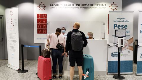 Франция хочет первой в ЕС запустить COVID-паспорта для путешествий