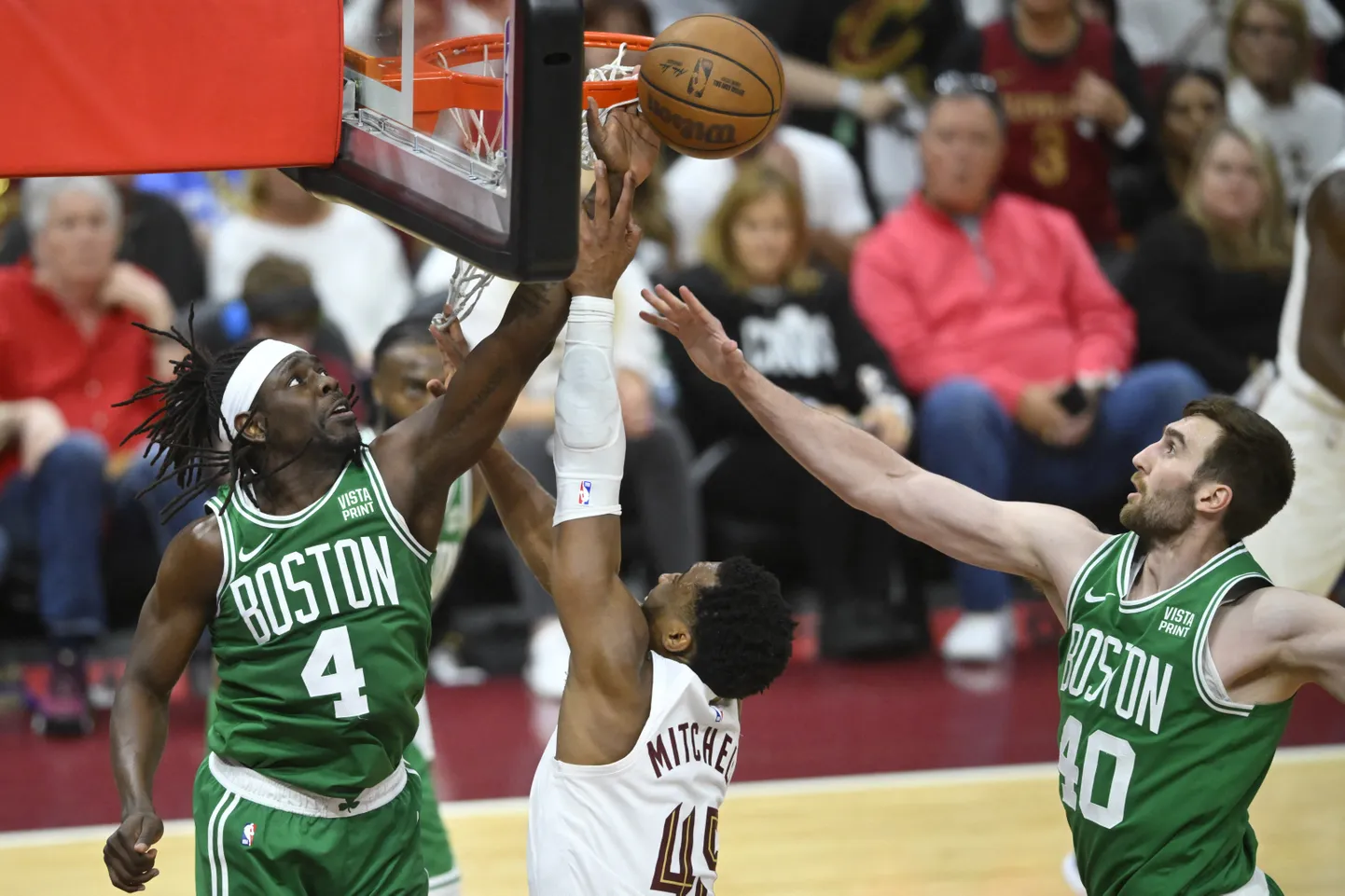 "Celtics" bez Porziņģa svin uzvaru trešajā NBA ceturtdaļfināla mačā.