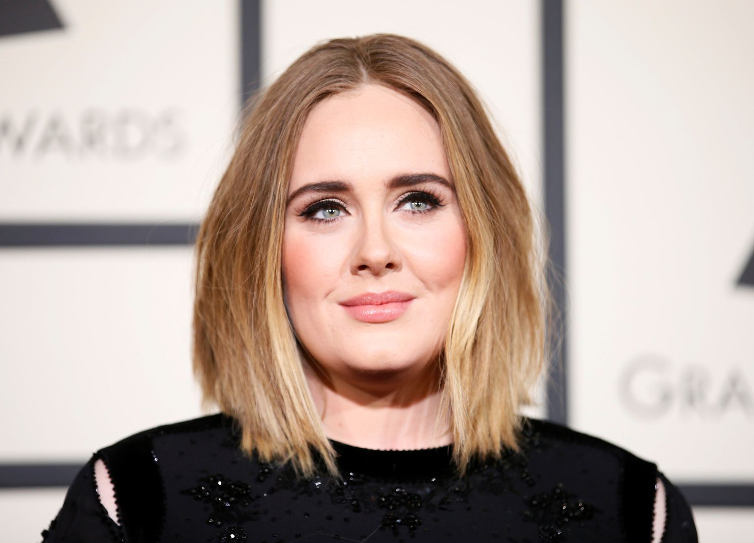 Dziedātāja Adele 58. "Grammy" balvu pasniegšanas ceremonijā.