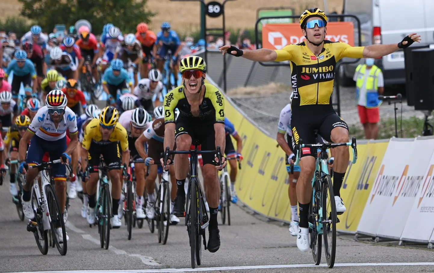 Dauphine velotuuri esimese etapi võitis belglane Wout van Aert.