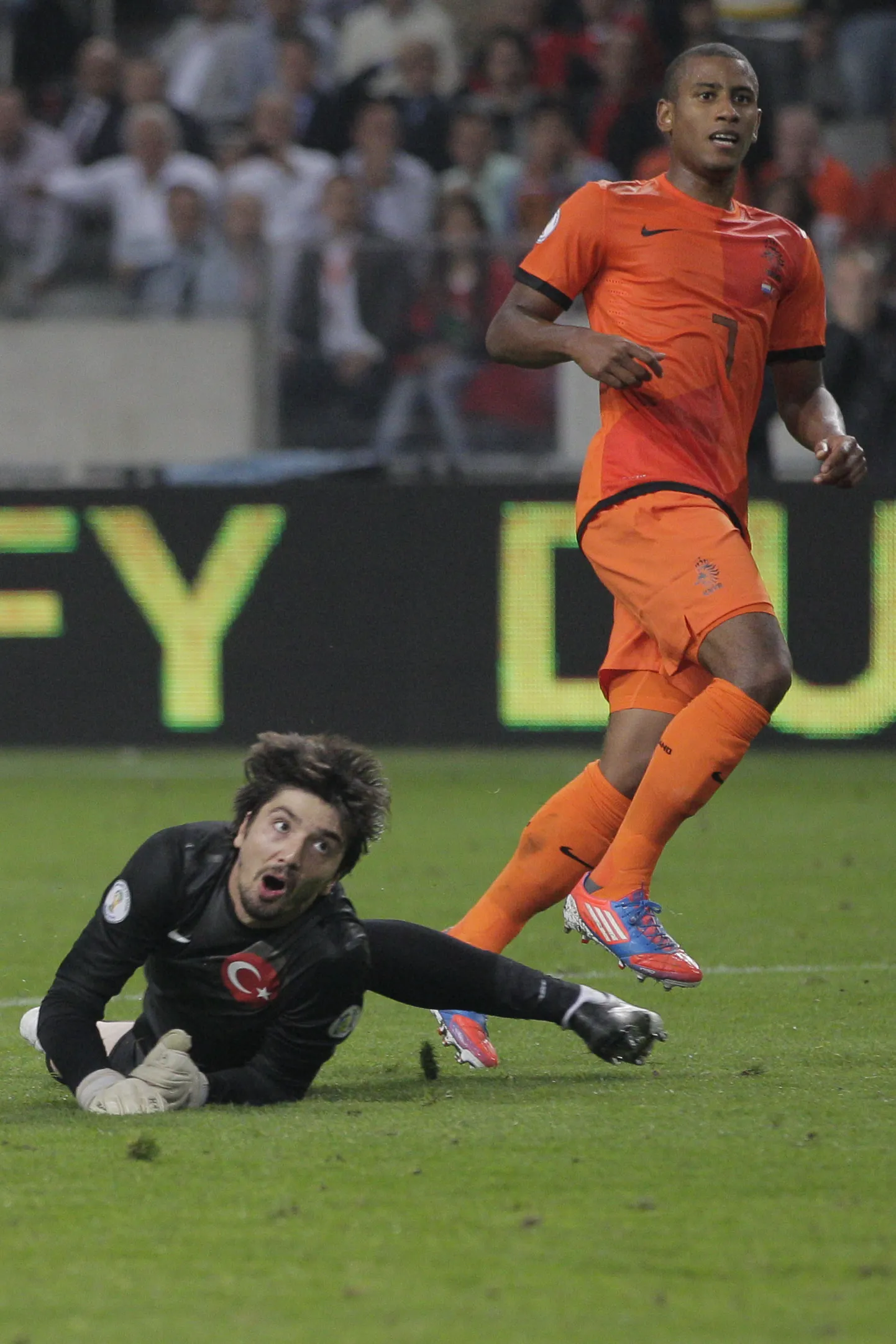 Türgi koondise väravavaht Tolga Zengin lasi Hollandil palli enda selja taha lüüa kahel korral.