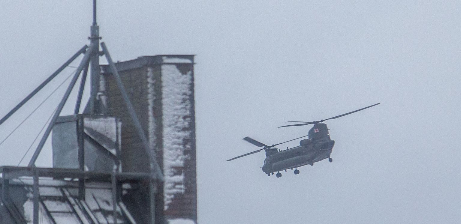 Tartu kesklinna kohal oli võimalik näha liitlaste helikopterit, mis suundus Raadi poole.