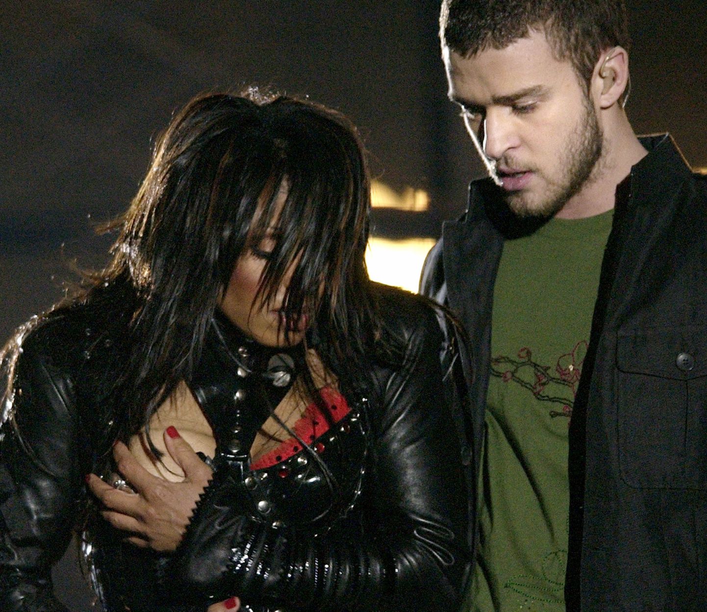 Skandaalne hetk 2004. aasta Super Bowlilt, kus pildile on püütud Janet Jackson ja Justin Timberlake.