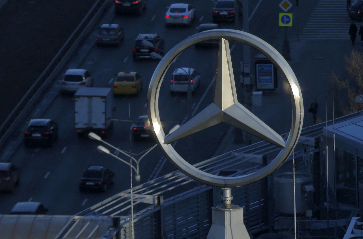 Mercedes-Benzi luksusautode osakond Moskvas. Eelmisel aastal otsustas Mercedes-Benz Venemaal oma tegevuse peatada.