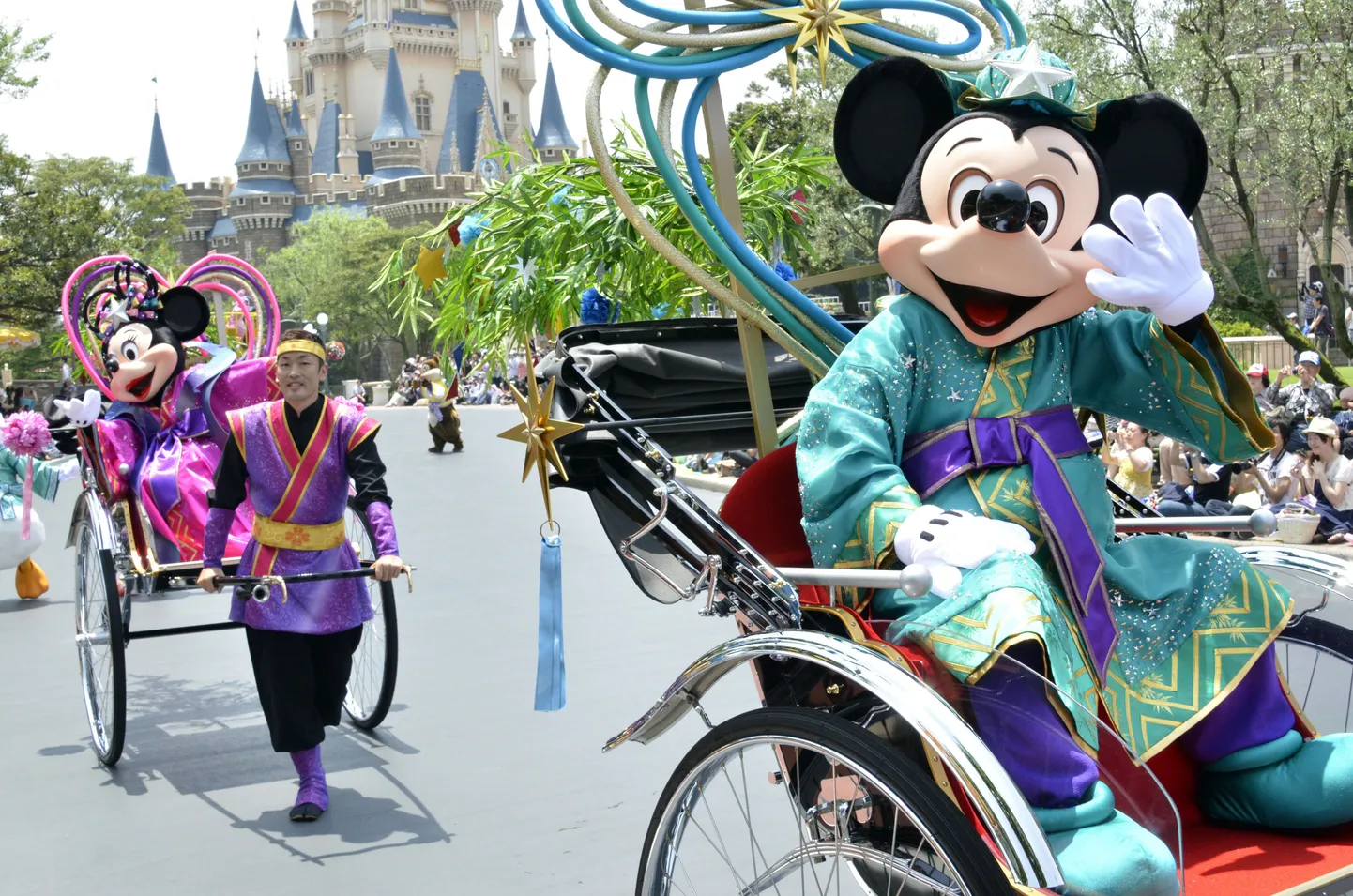 Miki-Hiir ja Minnie Tokyos asuvas Disneylandis.