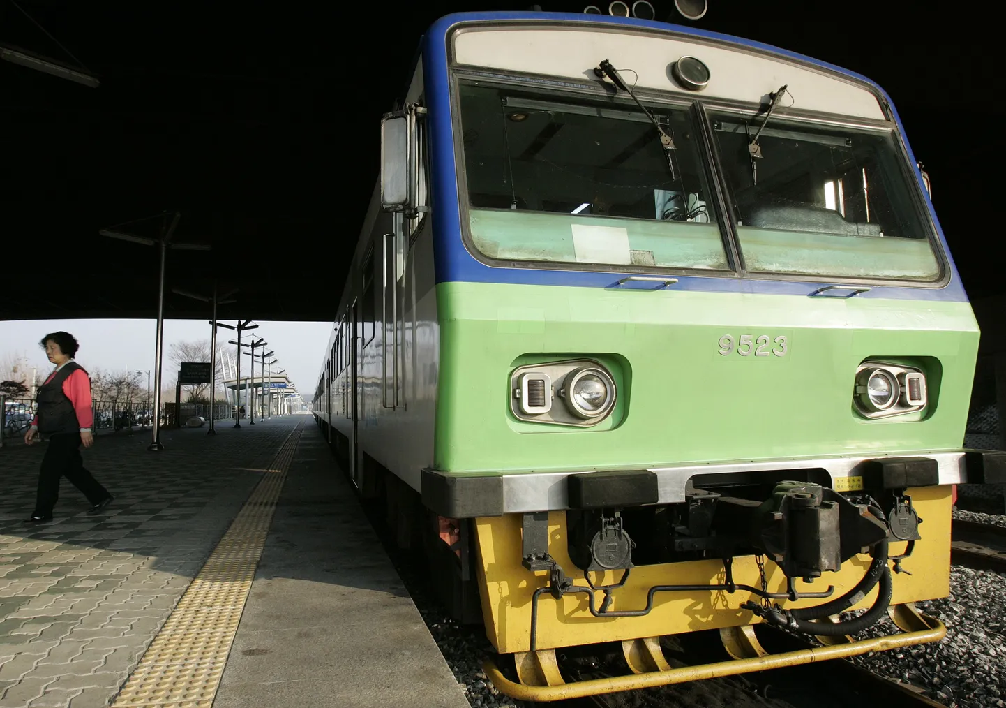 Põhja-Korea katkestab raudteeliikluse Lõuna-Koreaga.