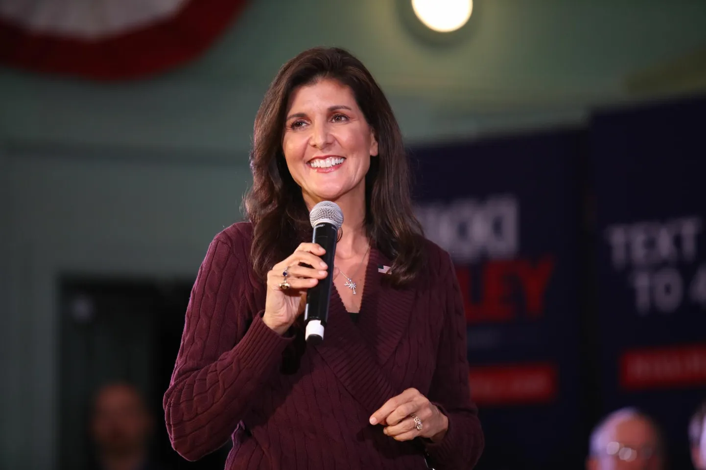 Nikki Haley kampaaniaüritusel kõnelemas