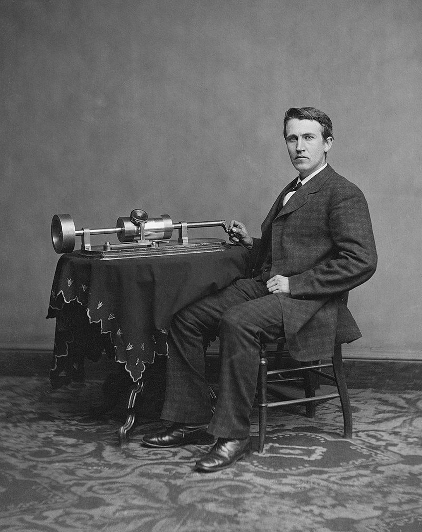 Thomas Edison fonograafiga.