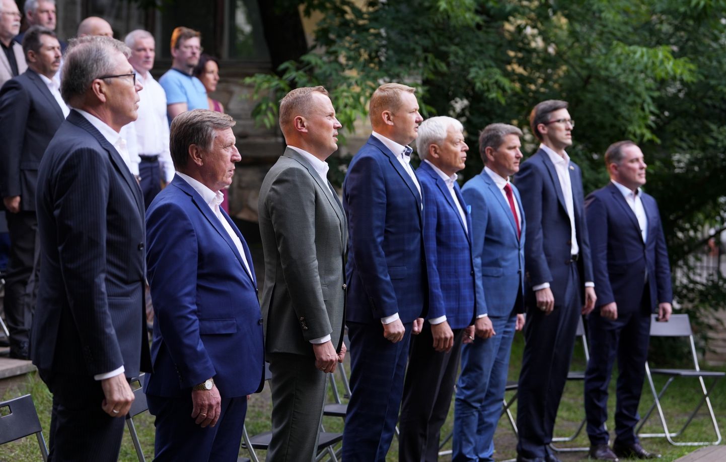 Politisko partiju apvienības "Apvienotais saraksts" - Latvijas Zaļās partijas, Latvijas Reģionu Apvienības un Liepājas partijas Ministru prezidenta amata kandidāts Uldis Pīlēns (no kreisās), saraksta līderis Kurzemē, Saeimas deputāts Māris Kučinskis, saraksta līderis Zemgalē, Saeimas deputāts Edgars Tavars, Liepājas partijas priekšsēdētājs Uldis Sesks, Latvijas Reģionu apvienības valdes loceklis, Ādažu novada domes priekšsēdētājs Māris Sprindžuks, partijas saraksta līderis Latgalē Juris Vilums un saraksta līderis Rīgā Didzis Šmits piedalās preses konferencē, kurā politisko partiju apvienība iepazīstina ar vēlēšanu saraksta līderiem.