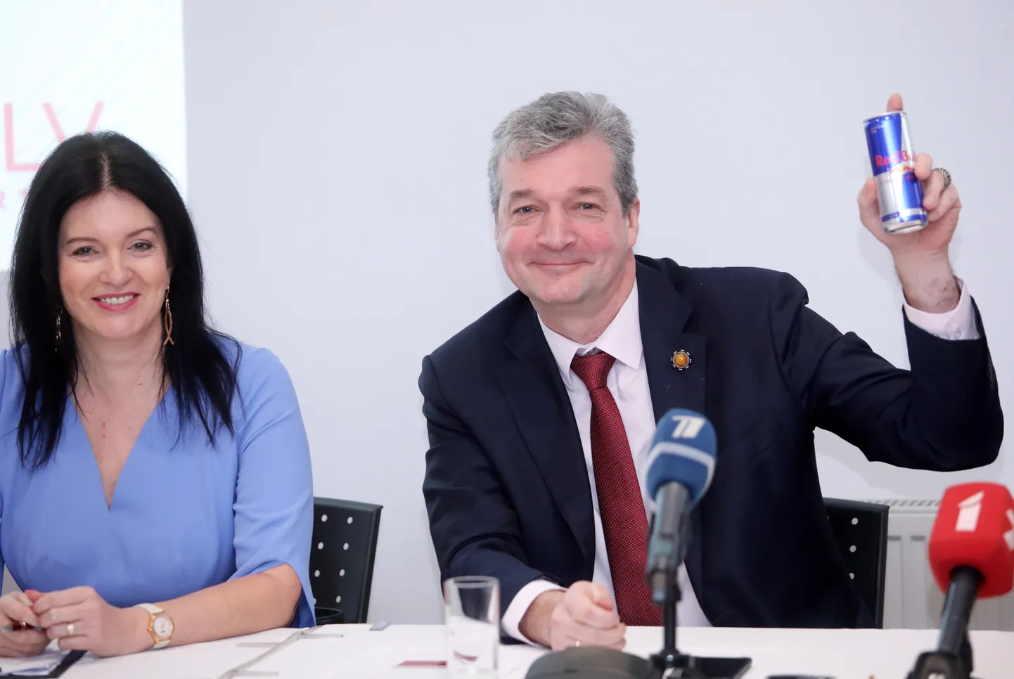 Labklājības ministre Ramona Petraviča un Saeimas deputāts Atis Zakatistovs piedalās "KPV LV" kopsapulcē.