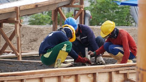 Kvalificētus viesstrādniekus ņemsim darbā ar lielāko prieku! Bizness par trešo valstu darbaspēka piesaisti