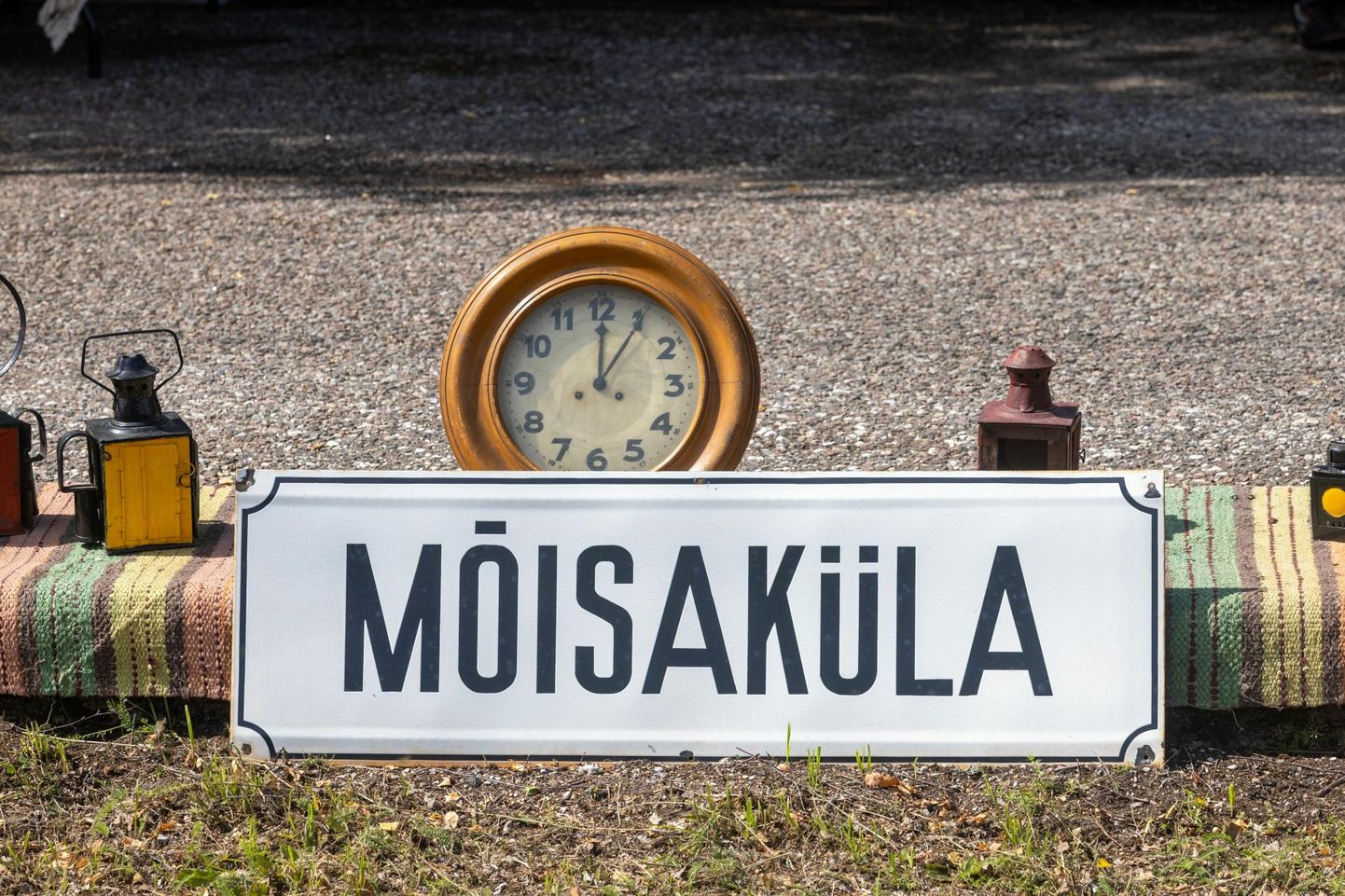 Pikki aastaid sai Mõisaküla nimetada end rahvaarvult Eesti väiksemaiks linnaks. Nüüd on see tiitel Kallastele antud.