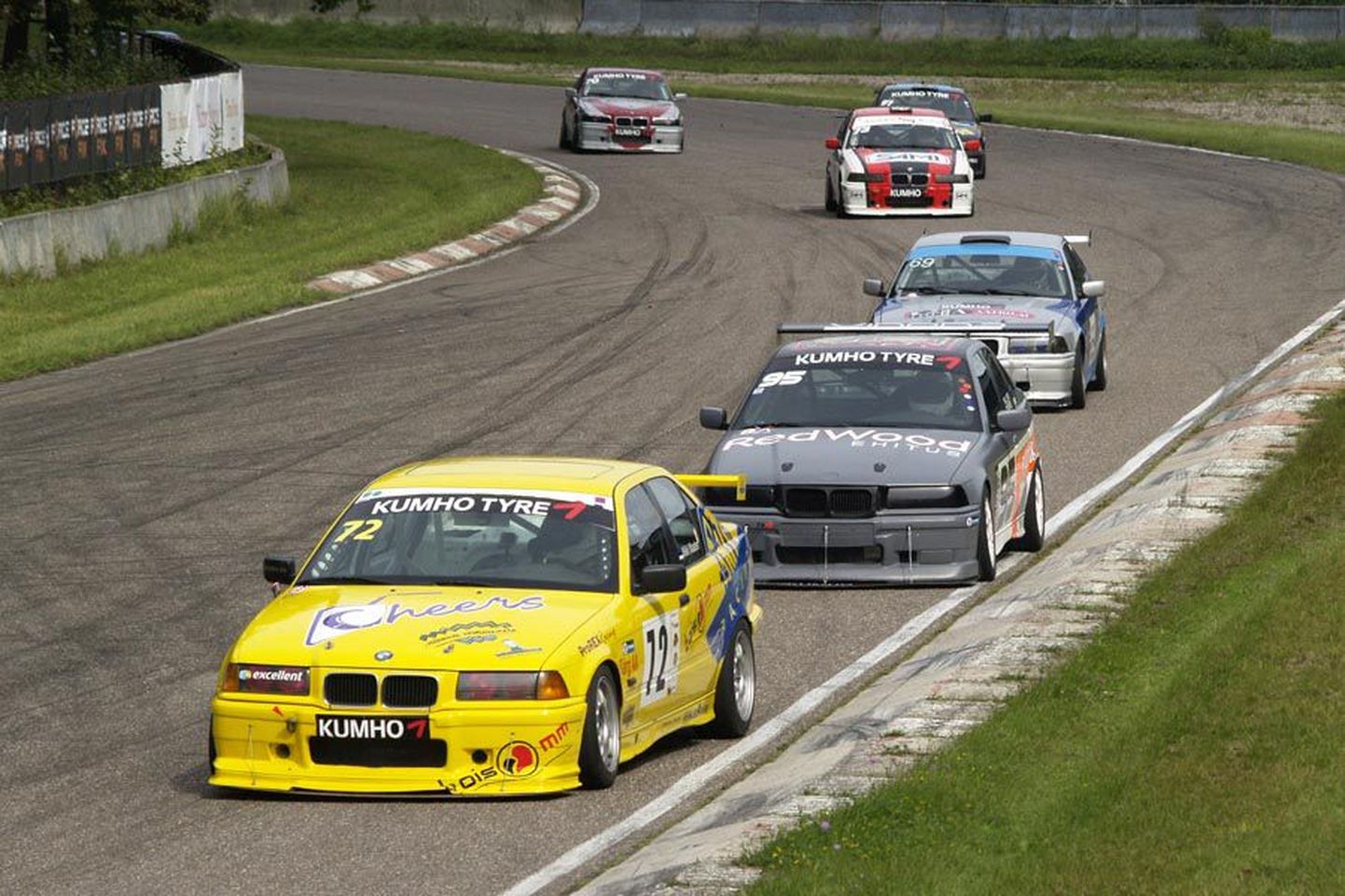 Viljandimaa autosportlane Mikk Maaten saavutas Riias asetleidnud võistlusel klassis BMW 325 kahe sõidu kokkuvõttes teise koha.