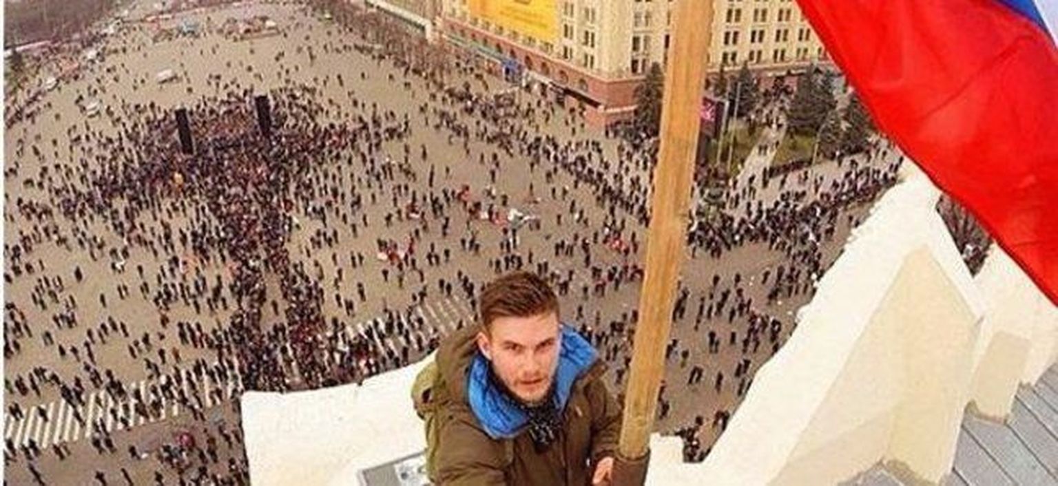 Кто поднимает российский флаг в Харькове: Мика Ронкайнен или Михаил Чуприков?