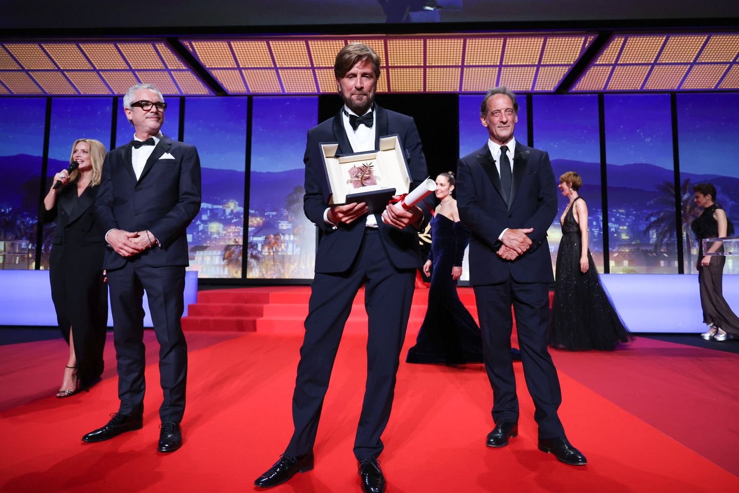 Лауреатом главной премии стал фильм «Треугольник скорби» режиссера Рубена Эстлунда.