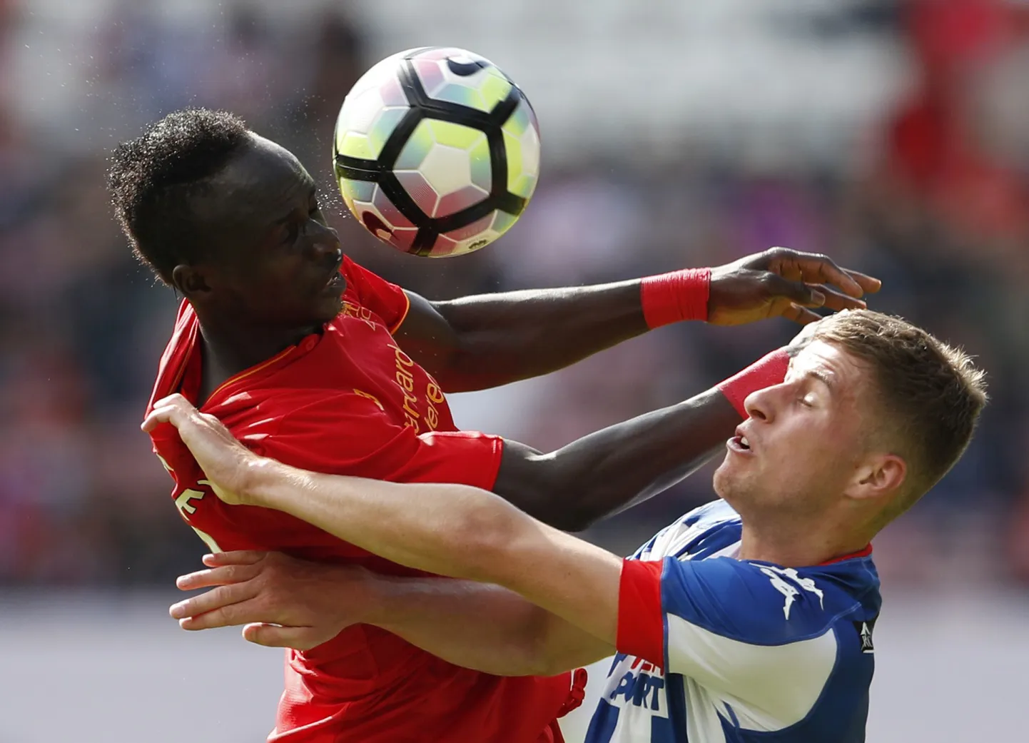 Ryan Colclough võitlemas hooajaeelses kohtumises Liverpooli vastu