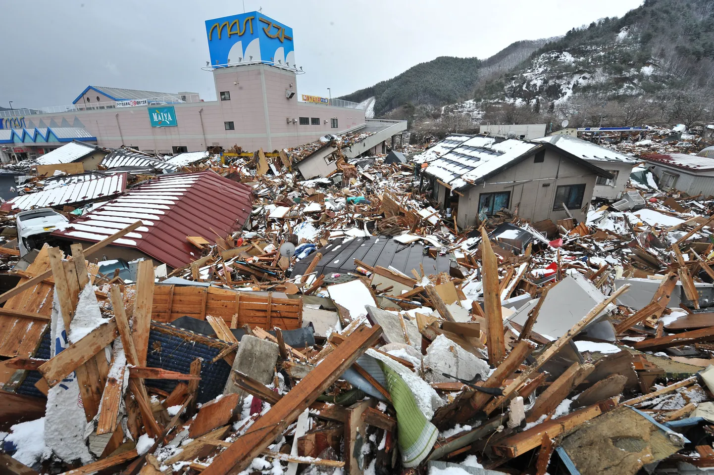 Последствия землетрясения в Японии.
