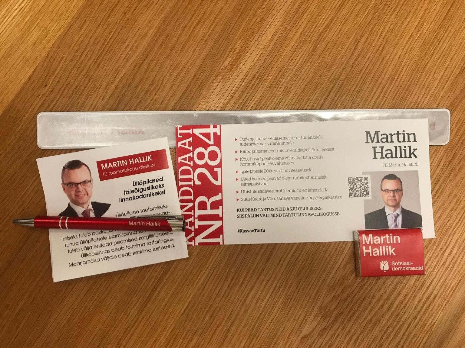2017. aasta kohalikel valimistel kogus Martin Hallik Tartu sotside ridades 160 häält, mis tagas koha volikogus. Erakogu