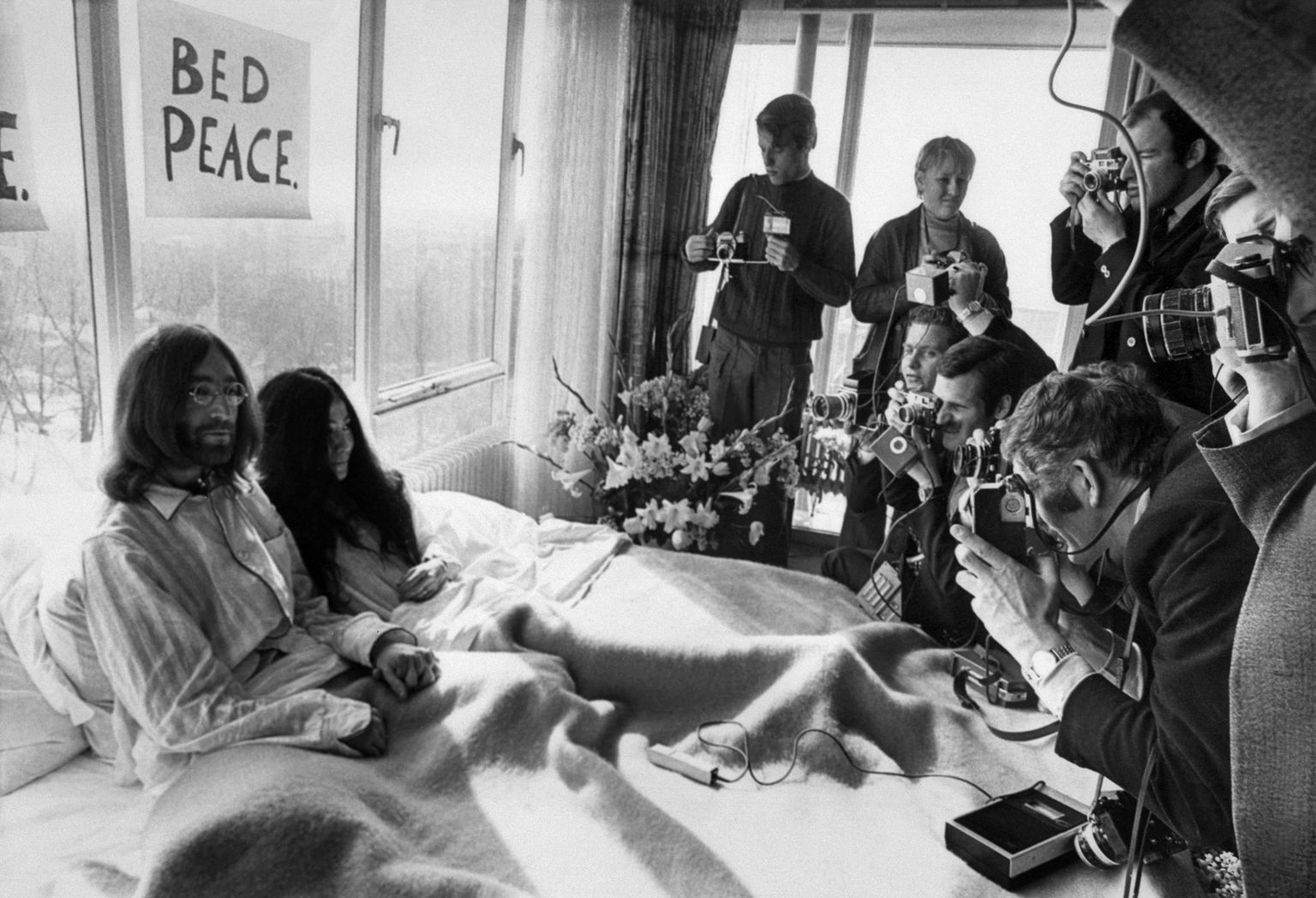 John Lennon ja Yoko Ono 1969. aasta 25. mail samas Amsterdami hotellis, mida täna rööviti.
