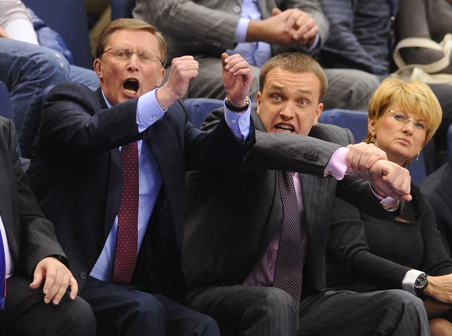 Andrey Vatutin (keskel).